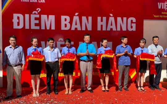 Đắk Lắk: Khai trương Điểm bán hàng Việt với tên gọi "Tự hào hàng Việt Nam"