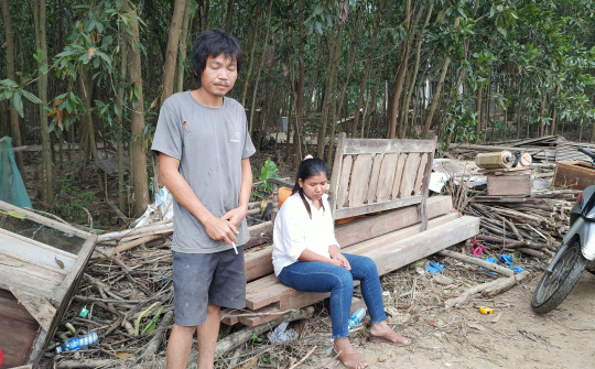 Những phận đời lênh đênh sau lũ