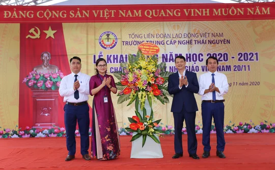 Trường Trung cấp nghề Thái Nguyên: Khai giảng năm học mới và kỷ niệm ngày nhà giáo Việt Nam