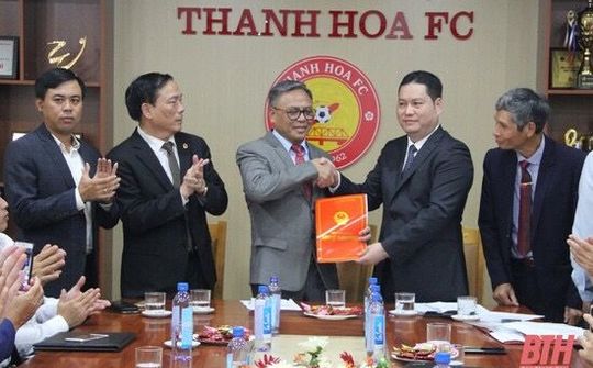 Chủ tịch Tập đoàn Bất động sản Đông Á điều hành CLB bóng đá Thanh Hóa