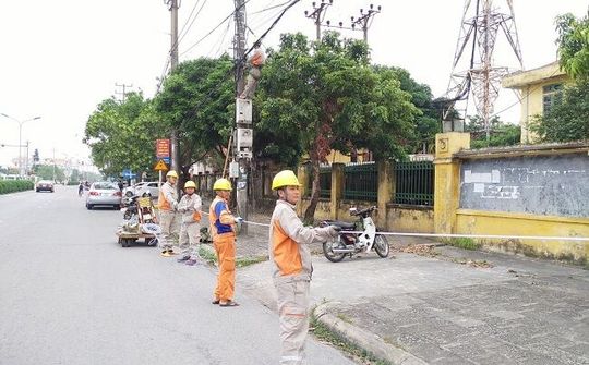 PC Nam Định: Tăng cường phối hợp chỉnh trang lưới điện và hệ thống cáp viễn thông