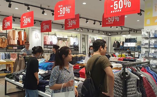 Hàng Việt ''hút'' khách ngày Black Friday