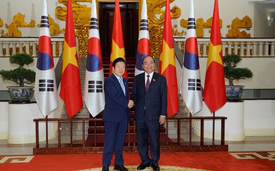Thủ tướng đề nghị sớm đạt mục tiêu 100 tỷ USD kim ngạch Việt Nam-Hàn Quốc