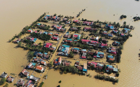 Quyết liệt ứng phó “bão chồng bão”, “lũ chồng lũ” miền Trung