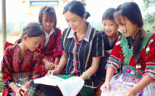 Về thăm ngôi trường mang tên người anh hùng Vừ A Dính