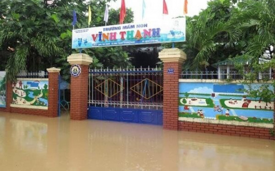 Khánh Hòa: Mưa lũ làm nhiều du khách mất liên lạc, nhiều trường học phải nghỉ học