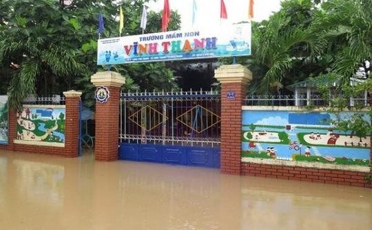 Khánh Hòa: Mưa lũ làm nhiều du khách mất liên lạc, nhiều trường học phải nghỉ học