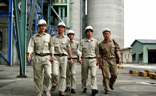 Địa vị chính trị, kinh tế, xã hội của giai cấp công nhân Việt Nam hiện nay và kiến nghị Đại hội XIII của Đảng