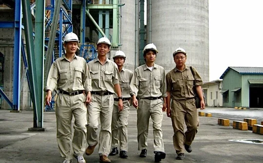 Địa vị chính trị, kinh tế, xã hội của giai cấp công nhân Việt Nam hiện nay và kiến nghị Đại hội XIII của Đảng