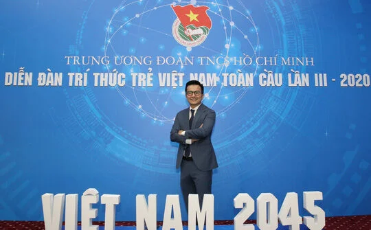 PGS Trần Xuân Bách nhận giải thưởng Noam Chomsky