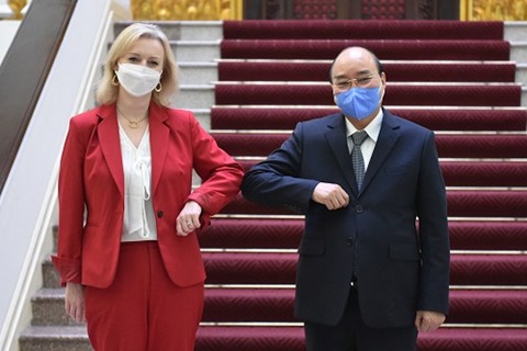 Viet Nam sees UK as major and friendly partner, PM Phuc says