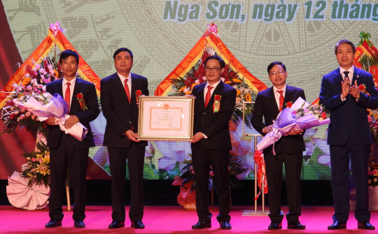 Huyện Nga Sơn đạt chuẩn NTM và đón nhận Huân chương Lao động hạng Ba