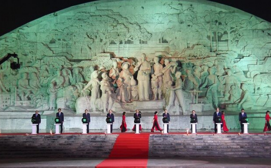 Khánh thành Tượng đài “Bác Hồ với nông dân Việt Nam”