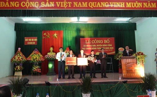 Xã Hoàng Sơn đón nhận quyết định công nhận xã đạt chuẩn nông thôn mới