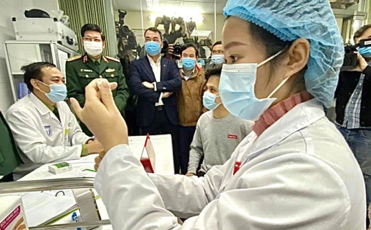Việt Nam tự cường trong 'cuộc đua' vaccine COVID-19