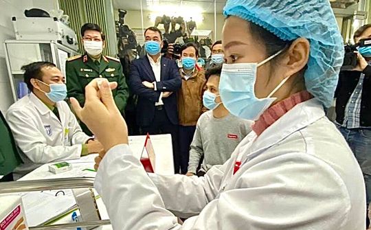 Việt Nam tự cường trong 'cuộc đua' vaccine COVID-19