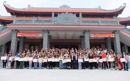 Hội đồng Bùi tộc vinh danh khuyến học, khuyến tài năm 2020