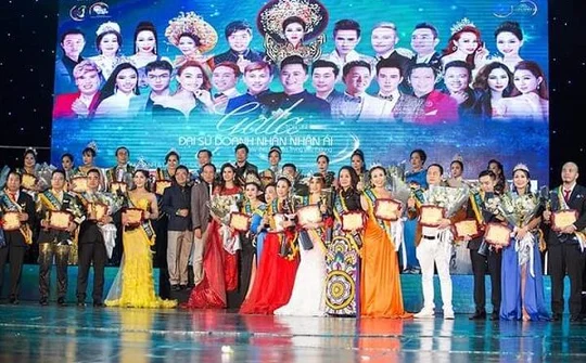 Gala Tôn vinh Đại sứ Doanh nhân Nhân ái 2020: Đầy cảm xúc và ấm áp tình người