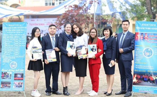 Đại học Tài chính Ngân hàng Hà Nội sôi động trong Ngày hội tư vấn tuyển sinh 2021