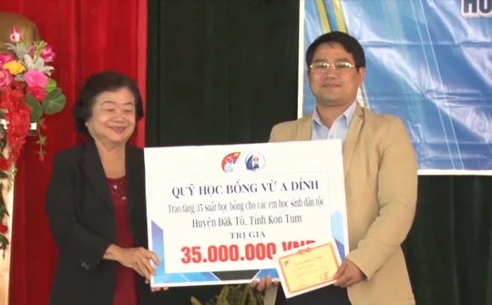 Kon Tum: Trao 80 suất học bổng Vừ A Dính cho học sinh nghèo