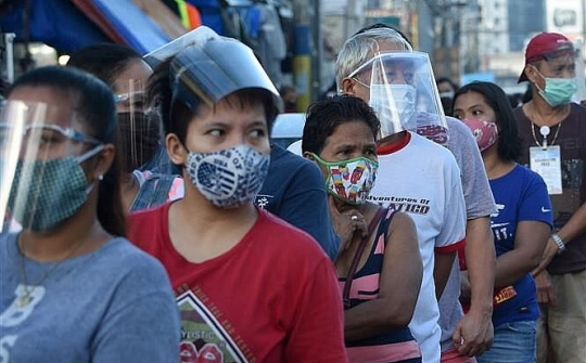 WHO: Siết chặt hơn việc đeo khẩu trang tại vùng dịch COVID-19