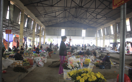 Vĩnh Lộc: Cần làm rõ những bất thường trong hợp đồng thuê địa điểm kinh doanh tại chợ trung tâm xã Vĩnh Hùng