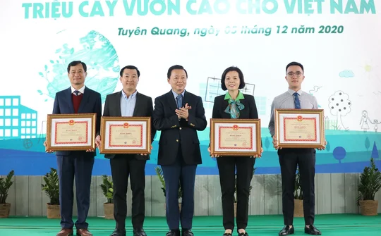 Vinamilk được vinh danh “Top 10 Hoạt động vì môi trường xuất sắc nhất "