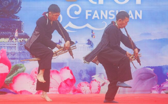 Trẩy hội khèn hoa ở điểm du lịch văn hóa hấp dẫn hàng đầu Thế giới