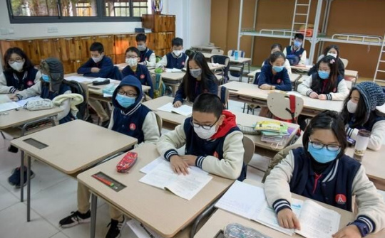 Nhà trường cần duy trì liên lạc với học sinh trong thời gian nghỉ chống corona, bố trí học bù có thể lùi thời gian kết thúc năm học.