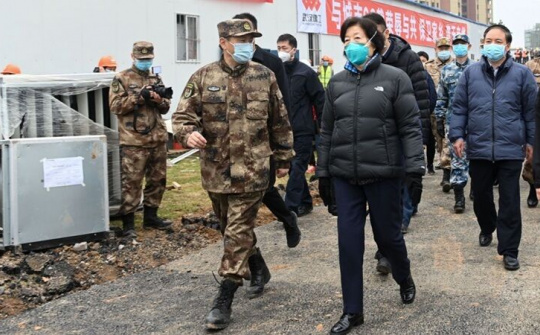 Vũ Hán đang nắm chặt tay nhau vượt qua khó khăn