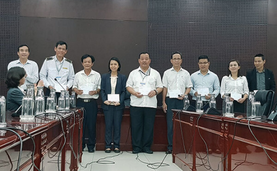 Đà Nẵng: Thưởng “nóng” 13 cá nhân và đơn vị trong phòng chống dịch bệnh