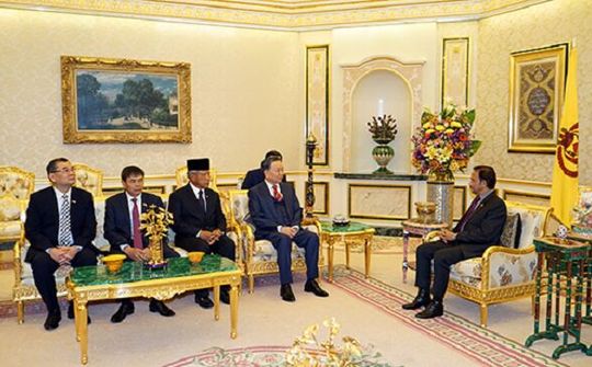Bộ trưởng Tô Lâm chào xã giao Quốc vương Brunei