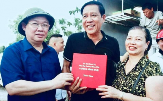 Cặp đôi âm thầm phát tâm làm từ thiện, chia sẻ với những cảnh đời khốn khó