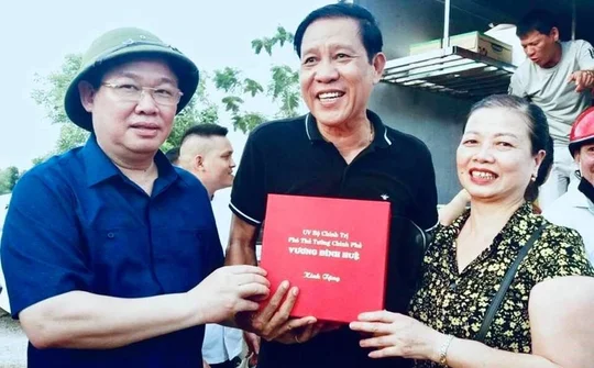 Cặp đôi âm thầm phát tâm làm từ thiện, chia sẻ với những cảnh đời khốn khó