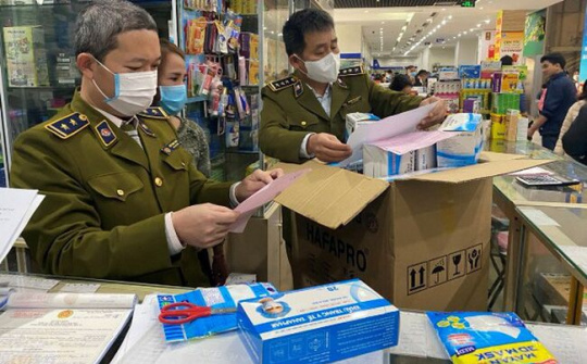 Rút giấy phép của các cửa hàng, hiệu thuốc tăng giá khẩu trang
