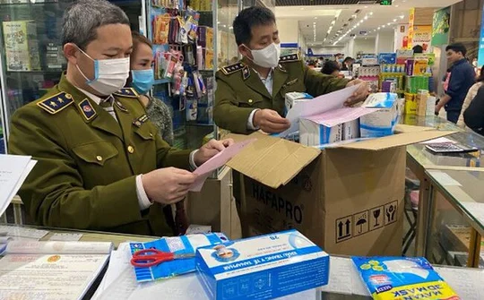 Rút giấy phép của các cửa hàng, hiệu thuốc tăng giá khẩu trang