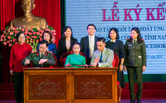 Nam Định: Trao tặng gói tầm soát ung thư cho phụ nữ Công an tỉnh