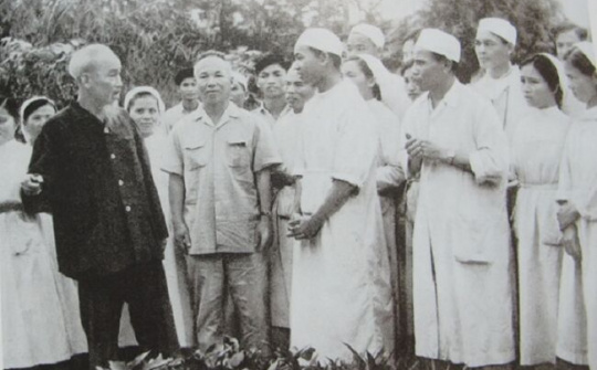 Định hướng chiến lược trong thư Bác gửi cho cán bộ ngành Y tế