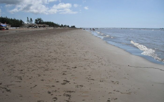 Biển Ba Tri: Nét đẹp hoang dã đầy sức hút