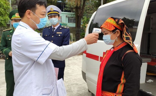 Những “chiến sĩ áo trắng” nơi tuyến đầu chống dịch