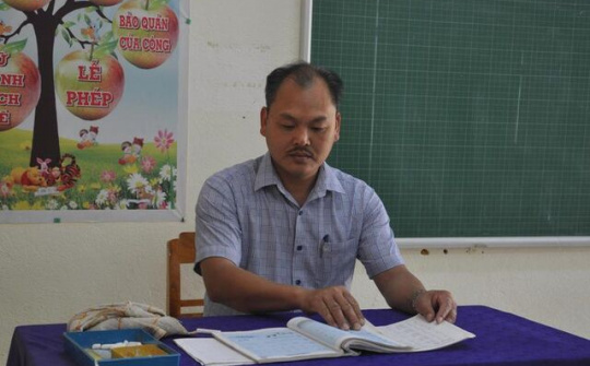 Thầy giáo gần 30 năm ươm chữ nơi vùng cao heo hút