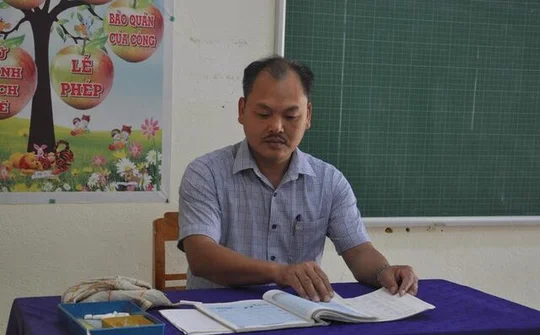 Thầy giáo gần 30 năm ươm chữ nơi vùng cao heo hút