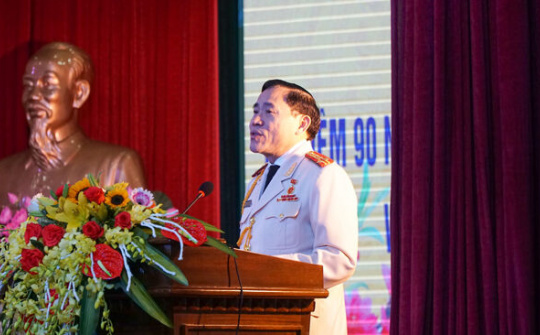 Công an Nam Định kỷ niệm 90 năm Ngày thành lập Đảng Cộng sản Việt Nam và trao Huy hiệu 40 năm tuổi Đảng