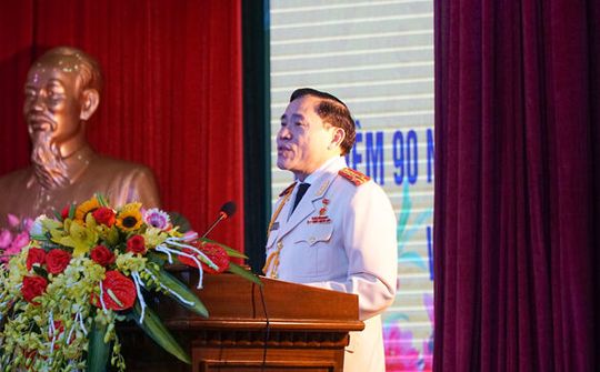 Công an Nam Định kỷ niệm 90 năm Ngày thành lập Đảng Cộng sản Việt Nam và trao Huy hiệu 40 năm tuổi Đảng