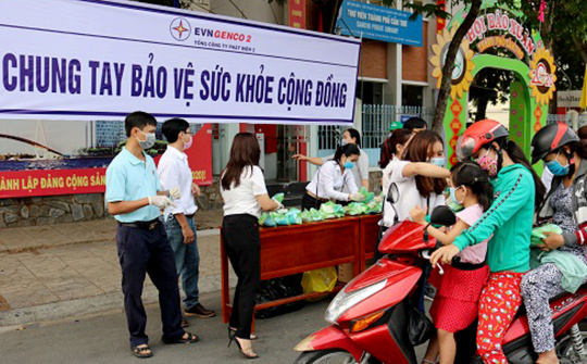EVNGENCO 2 phát khẩu trang miễn phí cho người dân Cần Thơ