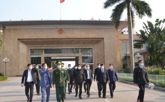 Nhập cảnh từ vùng dịch qua cửa khẩu Móng Cái phải cách ly 14 ngày