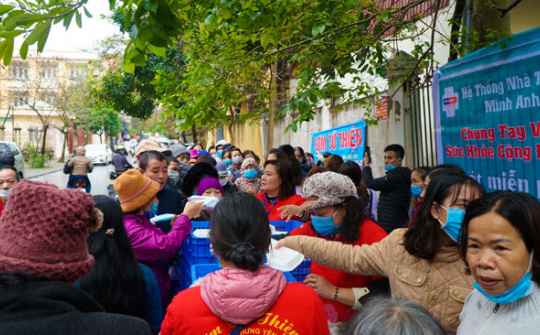 Ấm lòng người giữa đại dịch virus corona