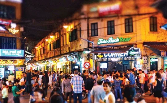 Hà Nội dừng đón khách tham quan, hoạt động tại các di tích, phố đi bộ