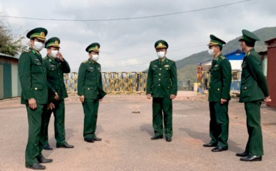 Những người hùng thầm lặng bảo vệ sức khỏe cho người dân trong lúc dịch bệnh