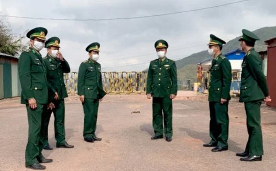 Những người hùng thầm lặng bảo vệ sức khỏe cho người dân trong lúc dịch bệnh